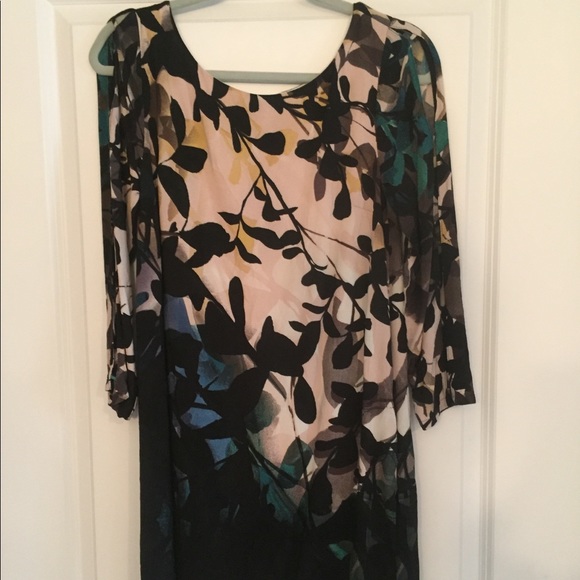 Maeve Dresses & Skirts - Beautiful Maeve shift dress with cut-out sleeves